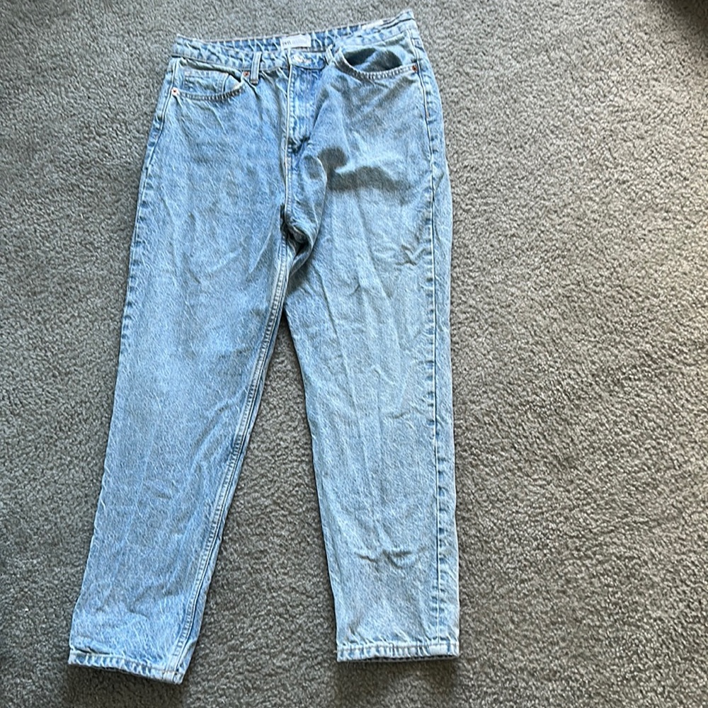 Zara super comfy never worn denim light washed straight leg jeans